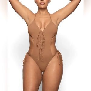 NWT SKIMS SWIM MONOKINI LACE UP SWIMSUIT IN Ochre 3X